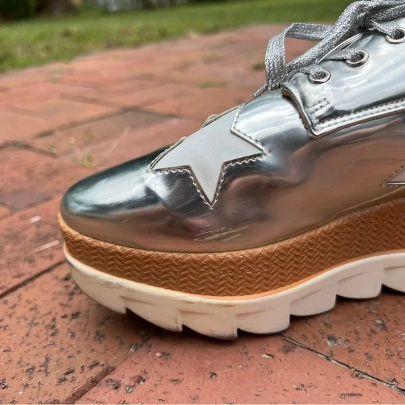 Qupid Silver Star Platform Sneakers - Picture 4 of 16